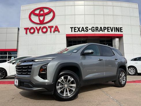 Used 2025 Chevrolet Equinox LT image 2