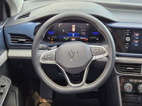Used 2023 Volkswagen Taos SE w/ Panoramic Sunroof Package FWD image 19