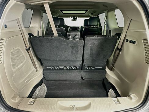 Used 2022 Chrysler Pacifica Limited FWD image 30