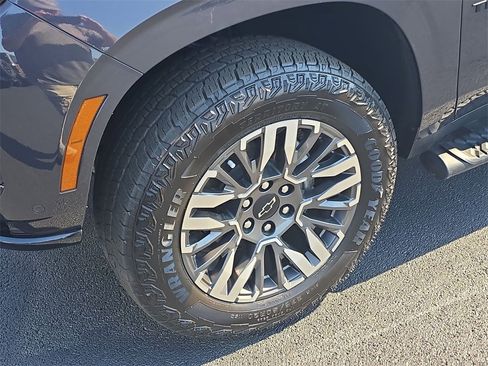 Used 2025 Chevrolet Tahoe Z71 w/ Comfort Package image 16