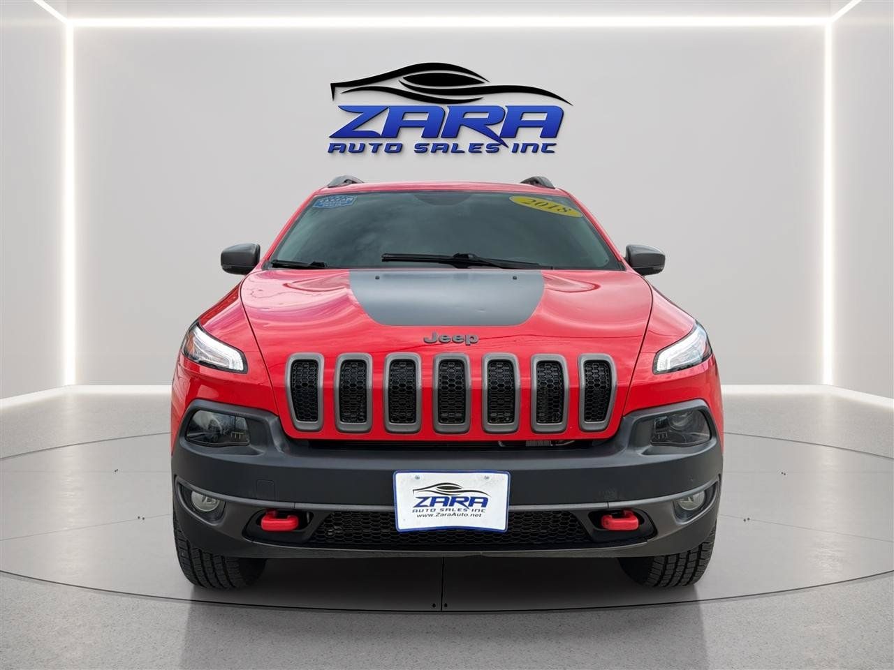Used 2018 Jeep Cherokee Trailhawk w/ Comfort/Convenience Group AWD/4WD image 2