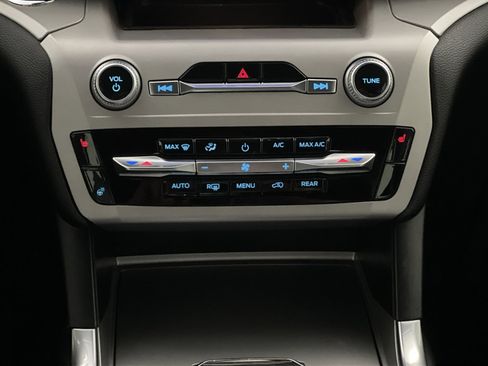 Used 2023 Ford Explorer XLT w/ Equipment Group 202A image 20