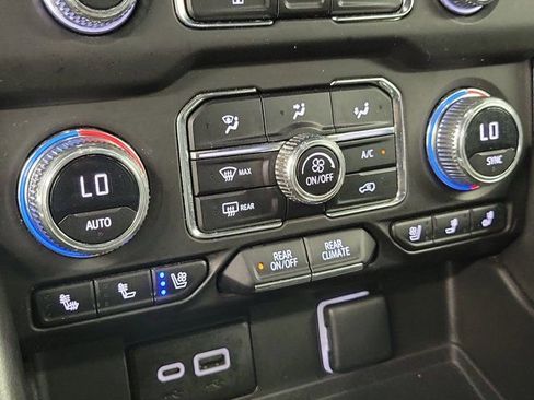 Used 2023 GMC Yukon XL SLT w/ SLT Luxury Package RWD image 30