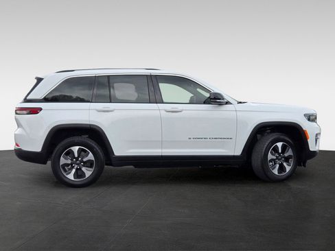 Used 2022 Jeep Grand Cherokee Limited 4xe w/ Luxury Tech Group II AWD/4WD image 3
