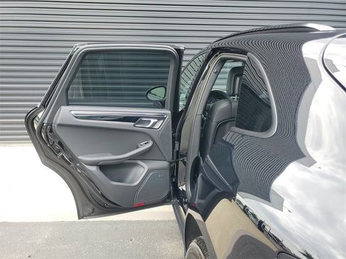 Used 2025 Porsche Macan Turbo image 18