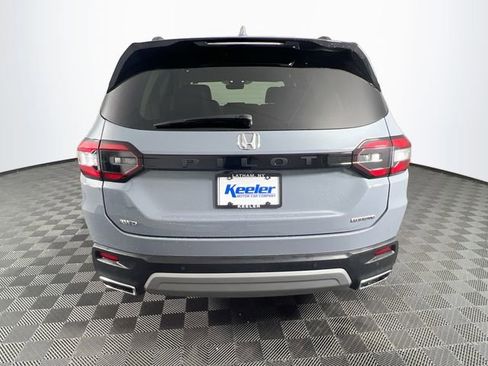 Used 2024 Honda Pilot Touring image 4