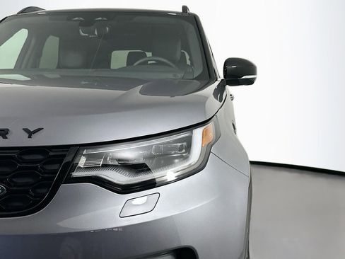 Certified 2025 Land Rover Discovery Dynamic SE image 9