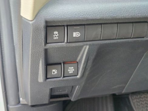 Used 2023 Toyota Sienna XLE FWD image 9