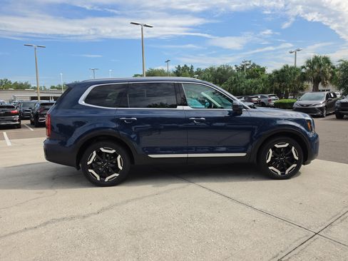 Certified 2024 Kia Telluride S w/ S Sunroof Package FWD image 9