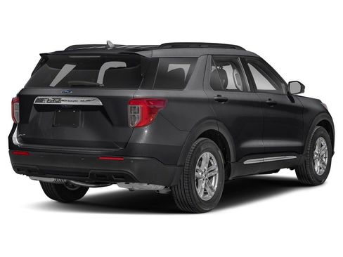 Used 2023 Ford Explorer XLT AWD/4WD image 2