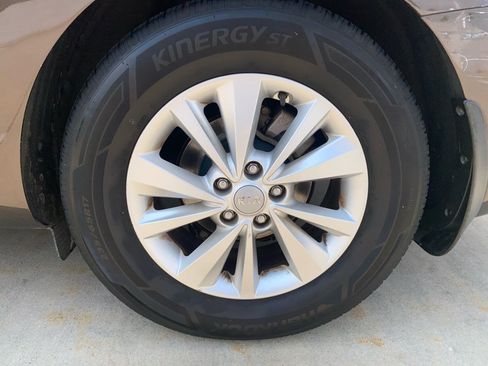 Used 2018 Kia Sedona LX w/ LX Essentials Premium Package FWD image 26