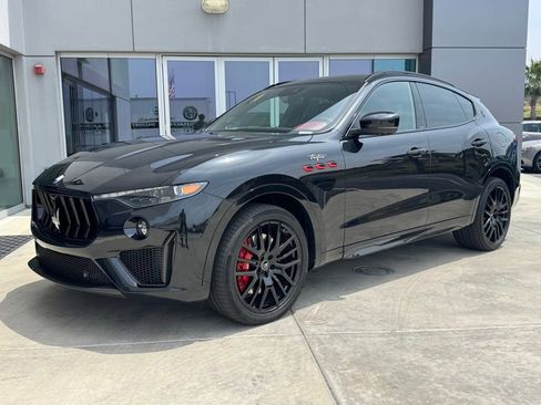 Used 2023 Maserati Levante Trofeo AWD/4WD image 3