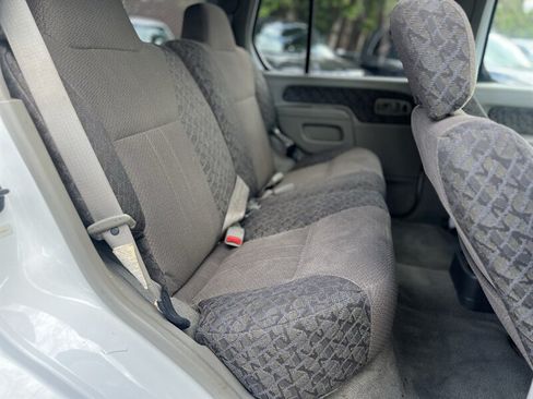 Used 2000 Nissan Xterra XE AWD/4WD image 12