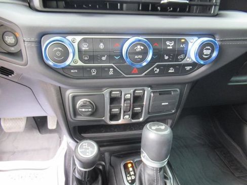 Certified 2025 Jeep Wrangler Unlimited Sahara w/ Safety Group AWD/4WD image 27