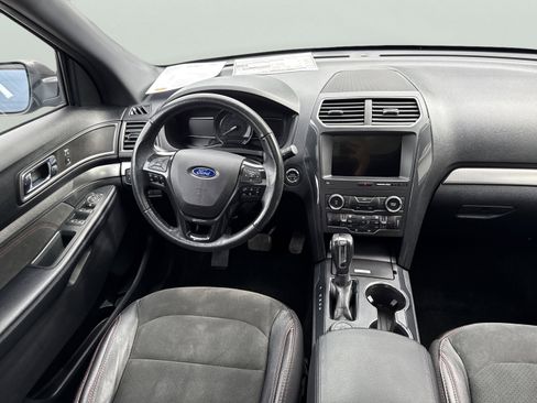 Used 2018 Ford Explorer XLT w/ Equipment Group 202A image 14