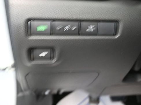 Used 2025 Nissan Sentra SV w/ All-Weather Package image 18