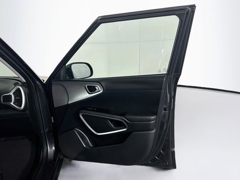 Used 2025 Kia Soul LX w/ LX Technology Package FWD image 30