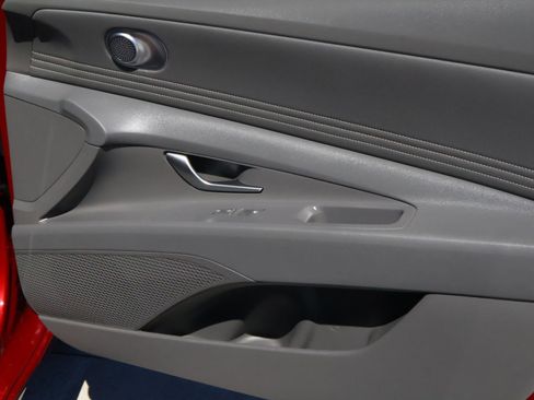 Used 2024 Hyundai Elantra SEL w/ Convenience Package image 16