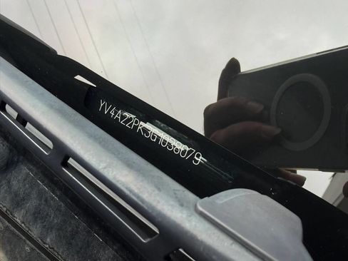 Used 2016 Volvo XC90 T6 Momentum w/ Protection Package Plus image 32