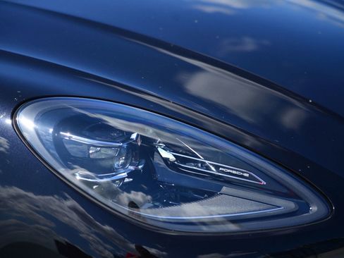 Certified 2025 Porsche Macan image 11