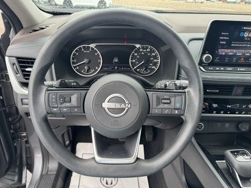 Used 2023 Nissan Rogue SV image 11