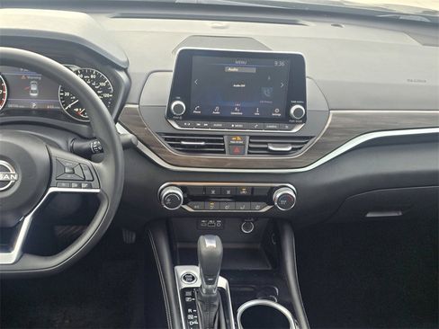 Used 2023 Nissan Altima 2.5 SV image 16