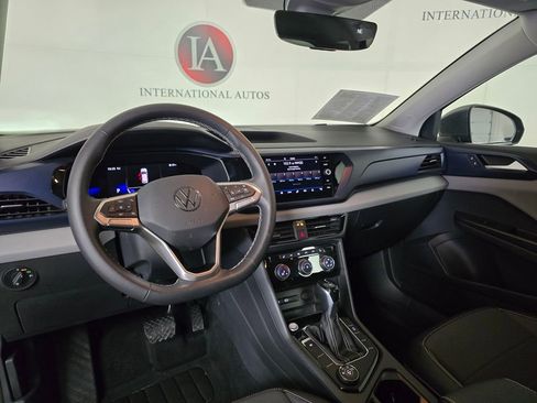 Used 2023 Volkswagen Taos SE w/ Black Wheel Package image 18