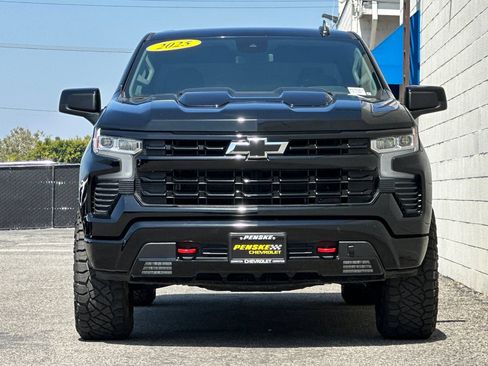 Used 2025 Chevrolet Silverado 1500 LT Trail Boss w/ LPO, Dark Essentials Package AWD/4WD image 9