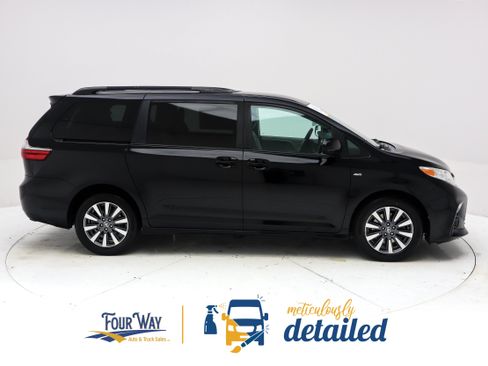 Used 2020 Toyota Sienna LE AWD/4WD image 2