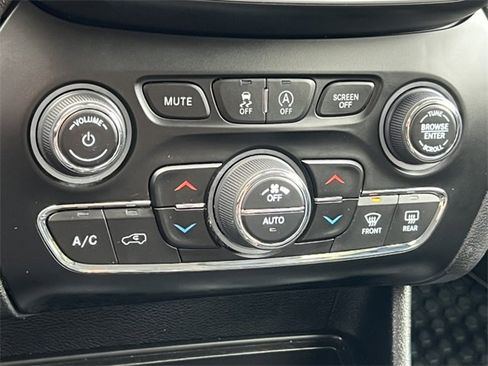 Used 2022 Jeep Cherokee Trailhawk image 27