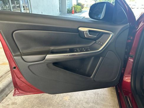 Used 2013 Volvo S60 T5 FWD image 32