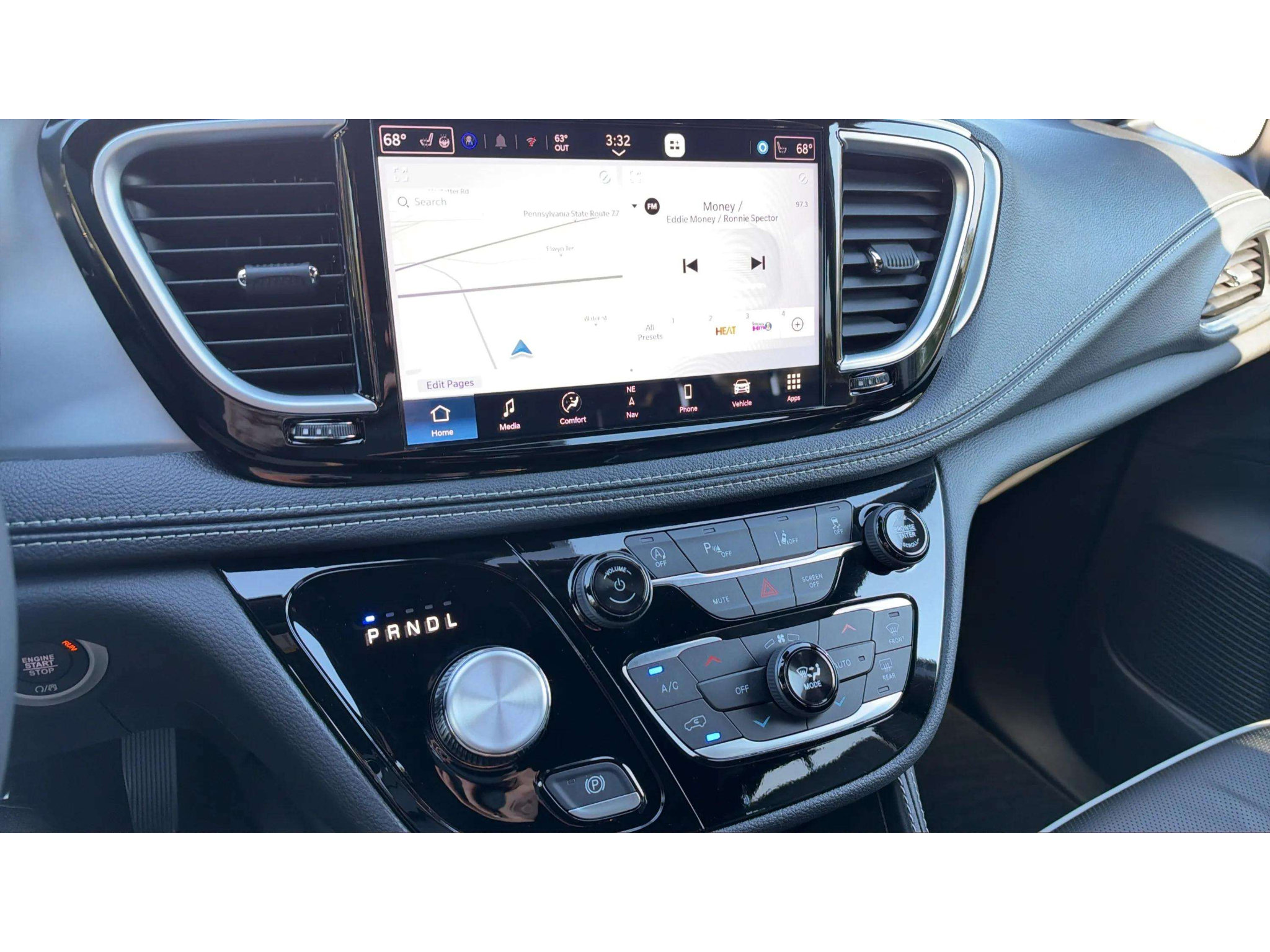 Used 2025 Chrysler Pacifica Limited FWD image 19
