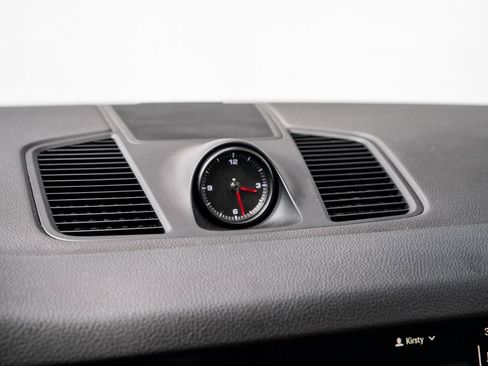 Used 2023 Porsche Cayenne Platinum Edition image 17