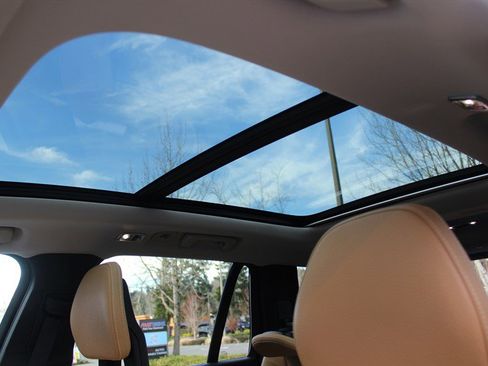 Used 2016 Volvo XC90 T8 Momentum w/ Vision Package image 24