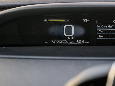 Used 2021 Toyota Prius Prime XLE image 18