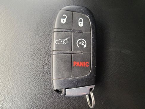 Used 2017 Jeep Grand Cherokee Limited w/ Luxury Group II image 32