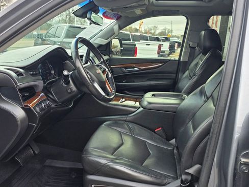 Used 2019 Cadillac Escalade Premium Luxury image 9