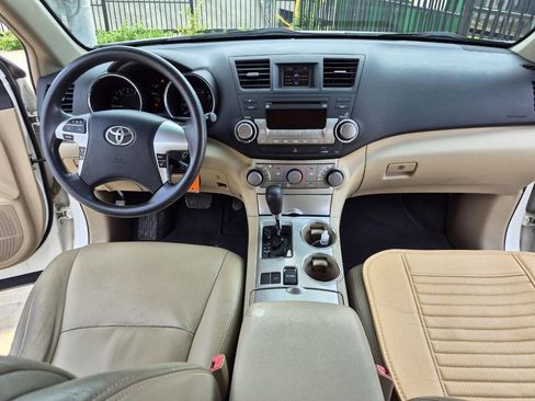 Used 2012 Toyota Highlander FWD image 22