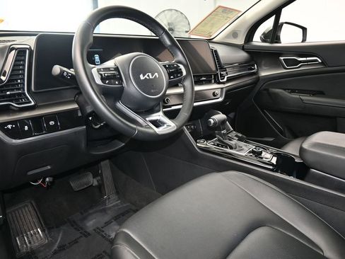 Used 2025 Kia Sportage EX image 13