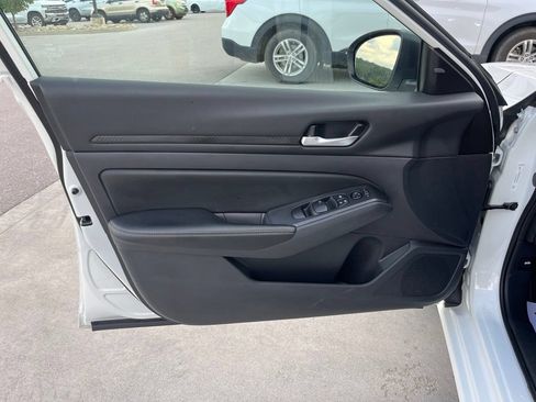 Used 2025 Nissan Altima 2.5 SV FWD image 5