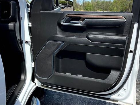 Used 2025 Chevrolet Silverado 1500 LT AWD/4WD image 29