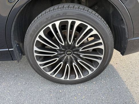 Certified 2025 Lincoln Aviator Black Label AWD/4WD image 12