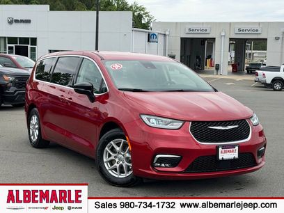 Used 2024 Chrysler Pacifica Touring-L