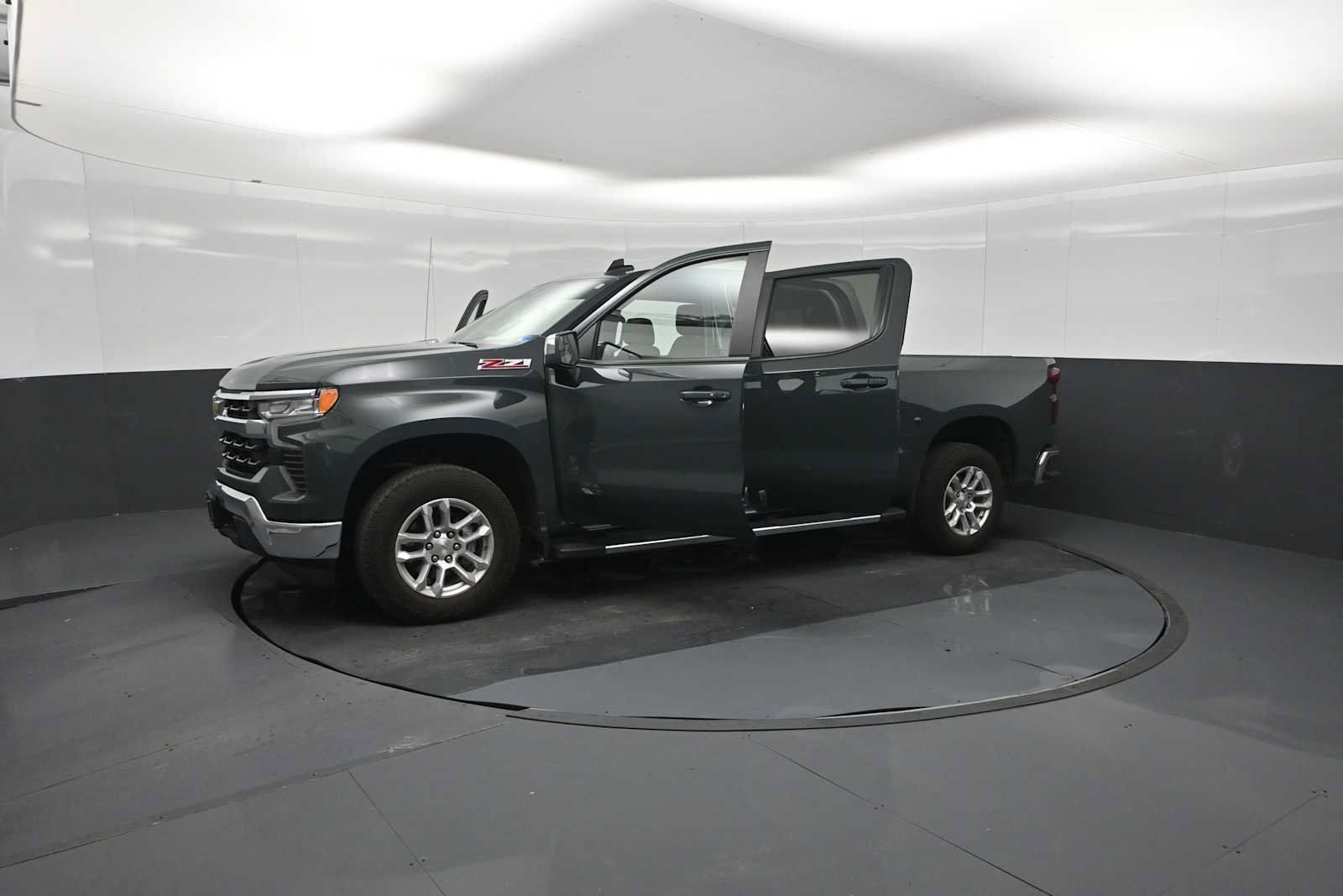 Used 2025 Chevrolet Silverado 1500 LT w/ Z71 Off-Road Package AWD/4WD image 55