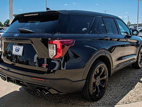 Used 2022 Ford Explorer ST w/ Equipment Group 401A image 4