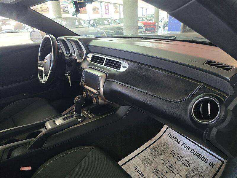 Used 2015 Chevrolet Camaro LT RWD image 12