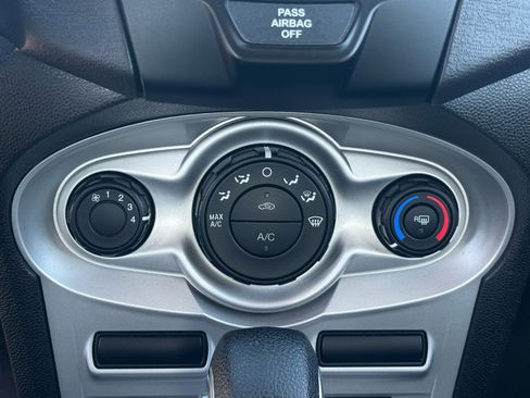 Used 2019 Ford Fiesta SE image 26