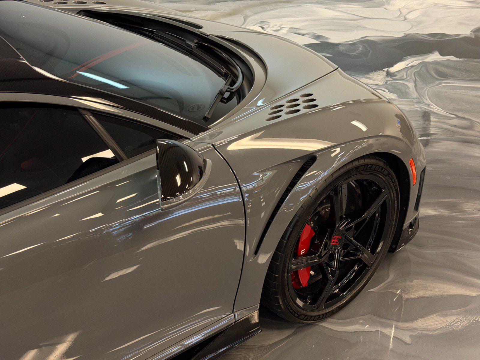 Used 2024 Bugatti Chiron Super Sport AWD/4WD image 11