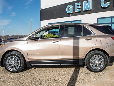 Used 2019 Chevrolet Equinox LT image 2