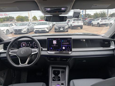Used 2026 Volkswagen Tiguan SE FWD image 30